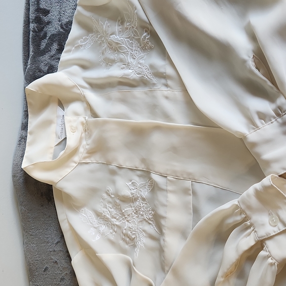 Susan Hutton, Woman's Sz 10, Cream, 100% Polyester, Top 1/3 Embrodiered Blouse - Picture 11 of 11